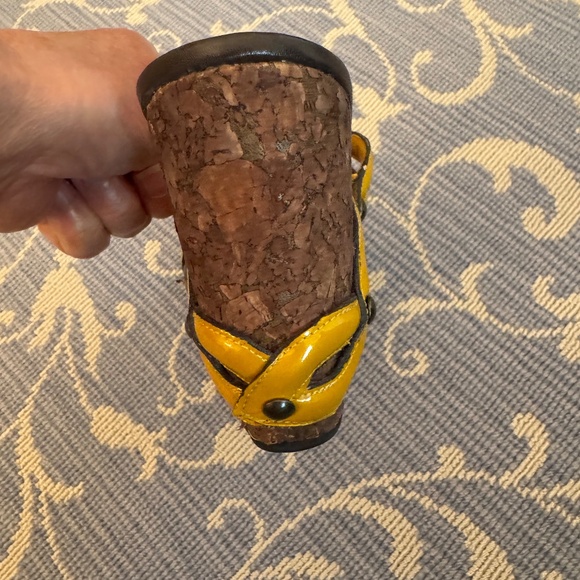 women shoe size 7.5 - Picture 3 of 3